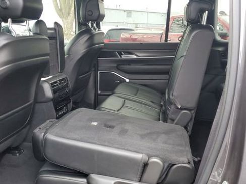 Certified 2024 Jeep Wagoneer Series II w/ Convenience Group I image 27