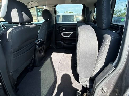 Used 2017 Nissan Titan SV RWD image 18