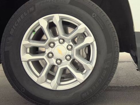 Used 2023 Chevrolet Silverado 1500 LT AWD/4WD image 24