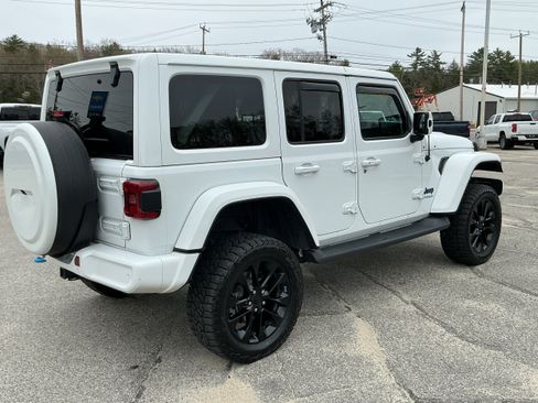 Used 2021 Jeep Wrangler Unlimited Sahara AWD/4WD image 3