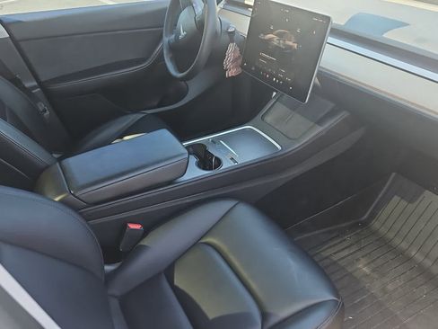 Used 2022 Tesla Model Y Performance image 13