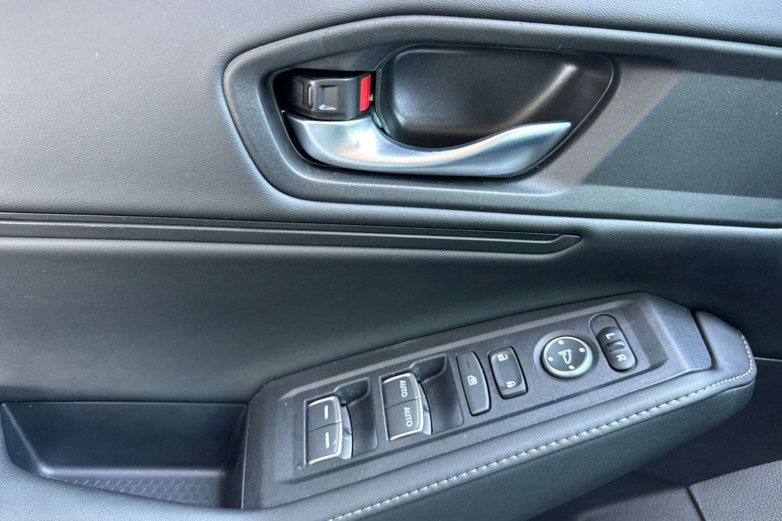 Used 2025 Honda Accord Sport image 11