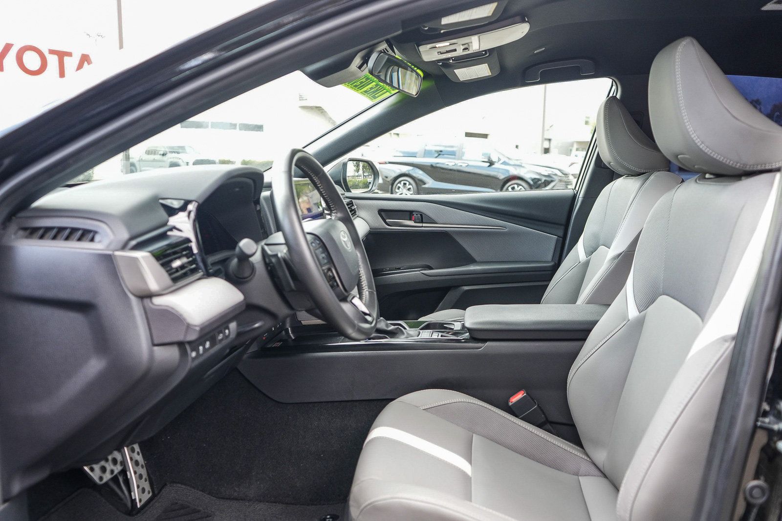 Used 2025 Toyota Camry SE AWD/4WD image 17
