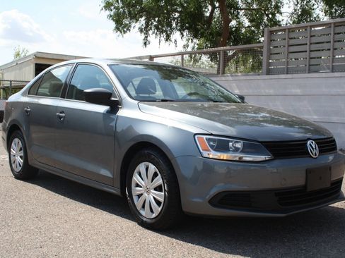 Used 2012 Volkswagen Jetta S FWD image 2