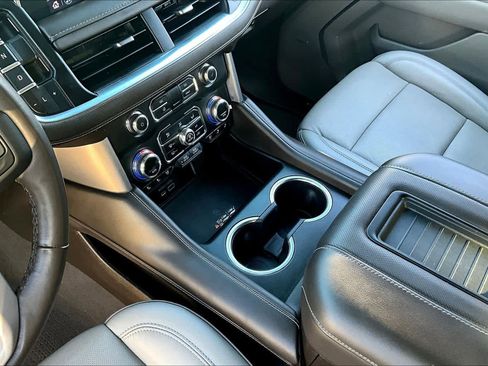 Used 2021 GMC Yukon SLT w/ SLT Premium Package image 17