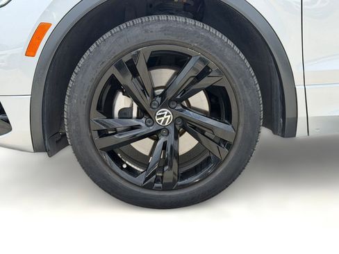 Certified 2023 Volkswagen Tiguan SE R-Line image 9