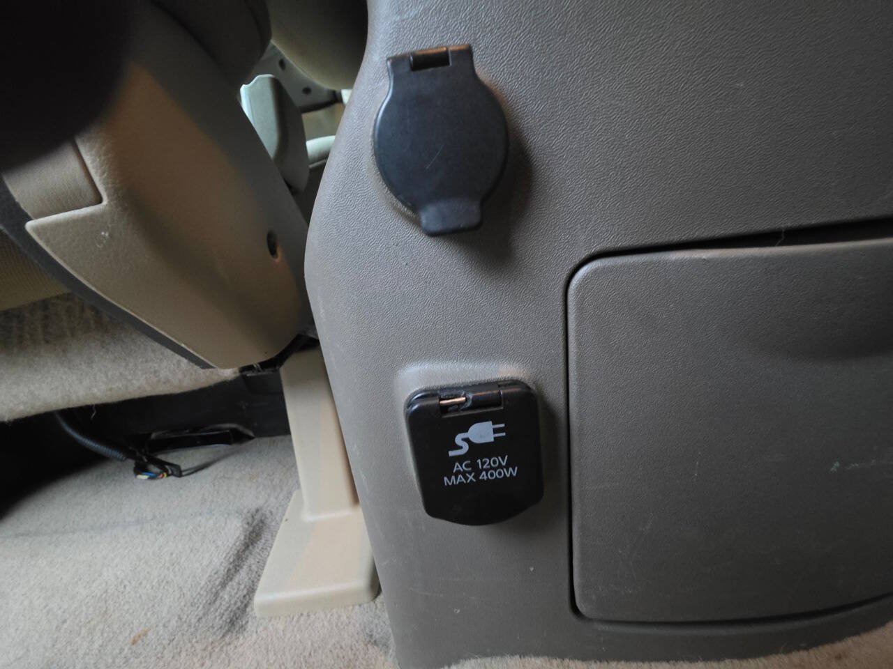 Used 2015 Nissan Titan SV RWD image 32