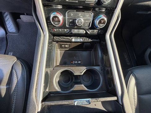 Used 2024 GMC Yukon XL Denali image 6