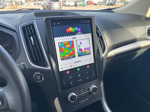 Used 2024 Ford Edge SE image 3