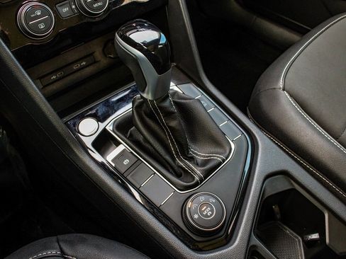 Used 2024 Volkswagen Taos SE w/ Panoramic Sunroof Package image 25