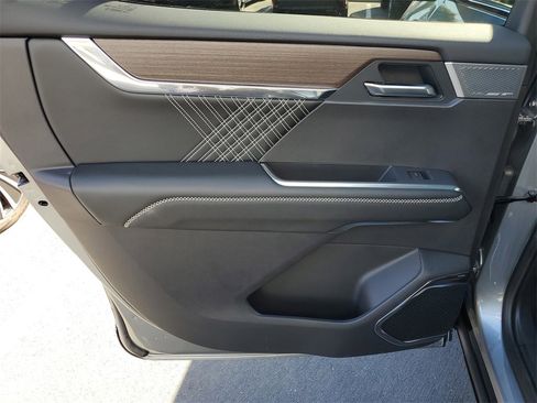 Used 2025 GMC Acadia Denali w/ Super Cruise Package image 20