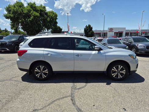 Used 2017 Nissan Pathfinder SV AWD/4WD image 2