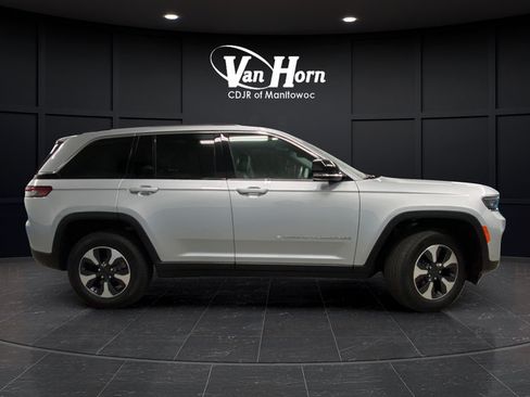 Used 2024 Jeep Grand Cherokee Limited 4xe w/ Luxury Tech Group II AWD/4WD image 8
