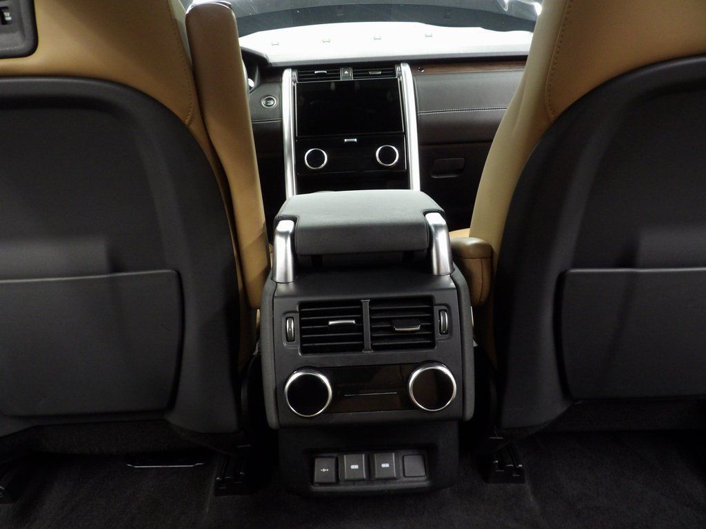 Used 2024 Land Rover Discovery Dynamic SE AWD/4WD image 14