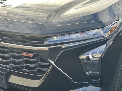 Used 2024 Chevrolet Trax RS image 11