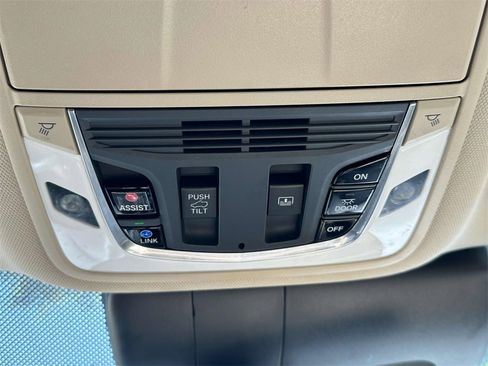 Used 2019 Acura RDX AWD w/ Advance Package image 9