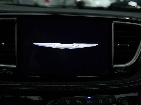 Used 2025 Chrysler Pacifica Select AWD/4WD image 27