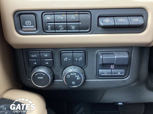 Used 2024 Chevrolet Tahoe Premier w/ Premium Package AWD/4WD image 27