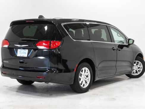 Certified 2022 Chrysler Voyager LX FWD image 27