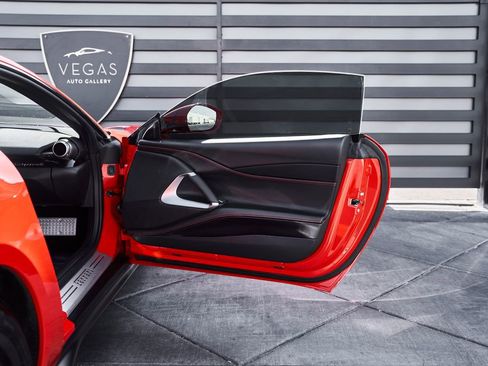 Used 2020 Ferrari 812 Superfast RWD image 27