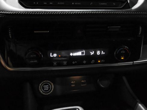 Used 2022 Nissan Rogue SV FWD image 22