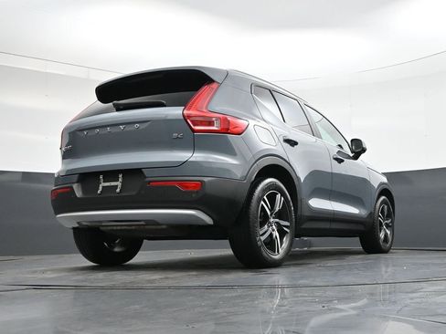 Used 2023 Volvo XC40 B4 Plus image 34