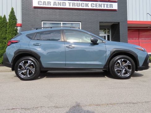 Used 2024 Subaru Crosstrek 2.0i Premium AWD/4WD image 3