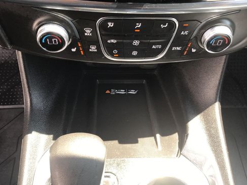 Used 2023 Chevrolet Traverse LT AWD/4WD image 31
