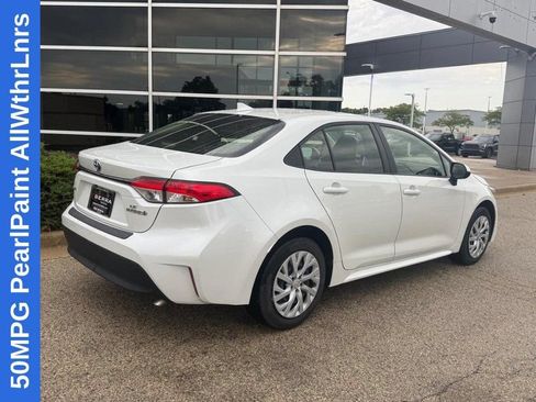 Used 2024 Toyota Corolla LE FWD image 2
