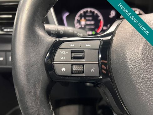 Used 2025 Honda Pilot Touring image 8