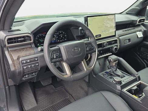 Used 2025 Toyota Tacoma Limited AWD/4WD image 16