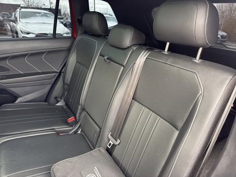 Used 2024 Volkswagen Tiguan SE R-Line image 17