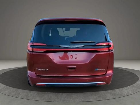 Used 2023 Chrysler Pacifica Limited FWD image 5
