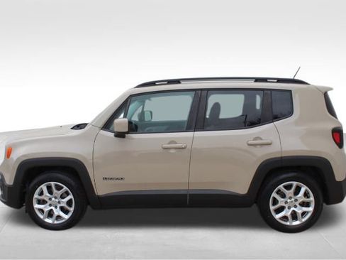 Used 2015 Jeep Renegade Latitude image 4