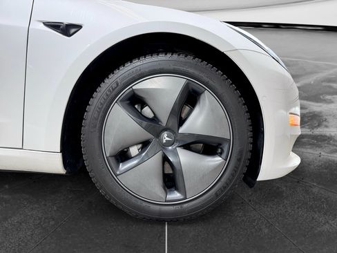 Used 2022 Tesla Model 3 Long Range AWD/4WD image 33