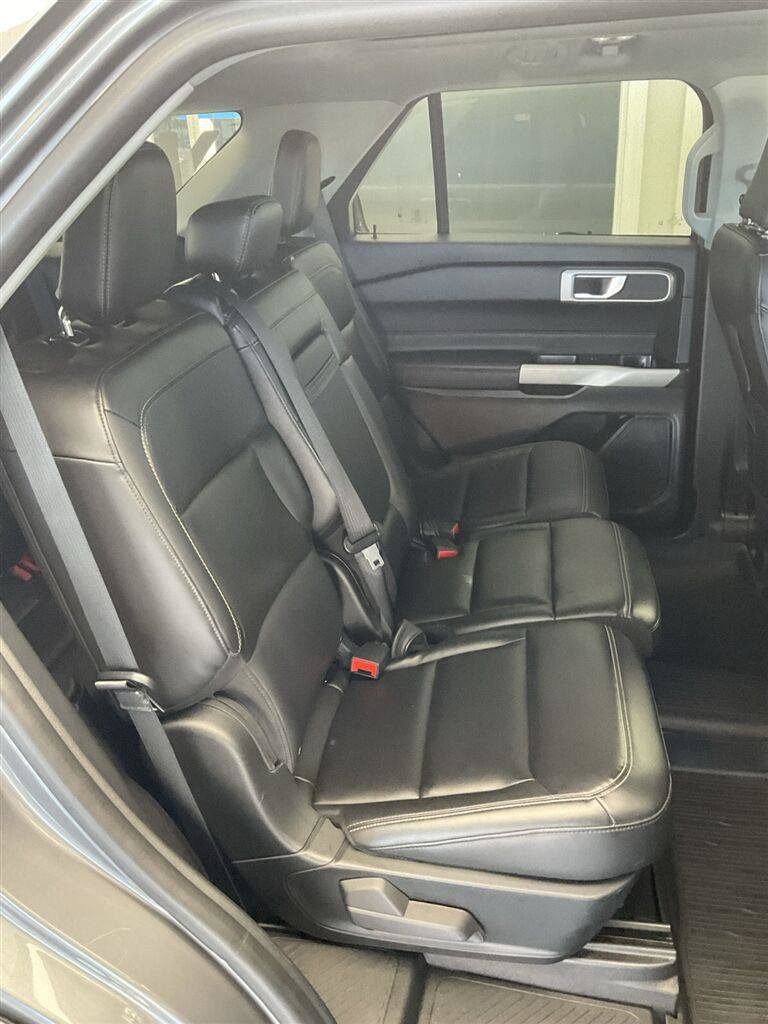 Used 2022 Ford Explorer XLT w/ Equipment Group 202A AWD/4WD image 14