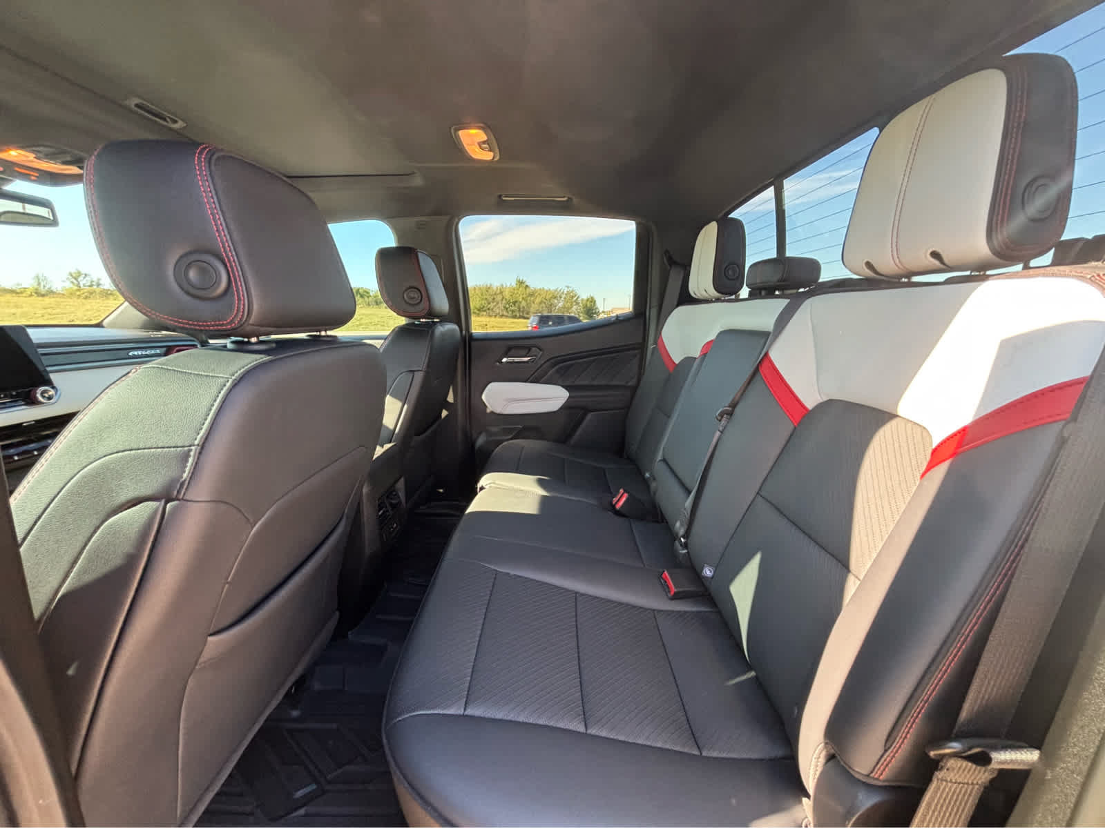Used 2024 GMC Canyon AT4X AWD/4WD image 15