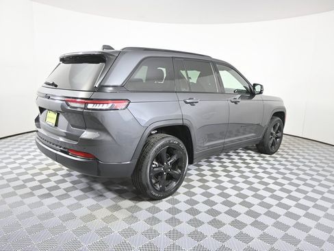 Used 2022 Jeep Grand Cherokee Altitude image 6