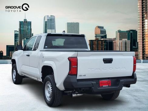 Used 2025 Toyota Tacoma SR image 3