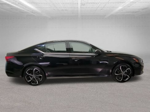 Used 2024 Nissan Altima 2.5 SR FWD image 8