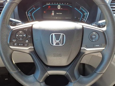 Used 2018 Honda Odyssey LX image 17