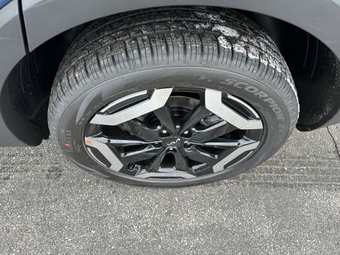 New 2025 Kia Telluride S image 9