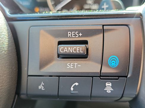 Used 2023 Nissan Rogue SV w/ SV Premium B Package image 18