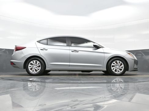 Used 2020 Hyundai Elantra SE FWD image 27