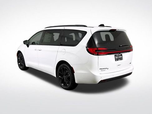 New 2026 Chrysler Pacifica Select w/ S Appearance Package image 5