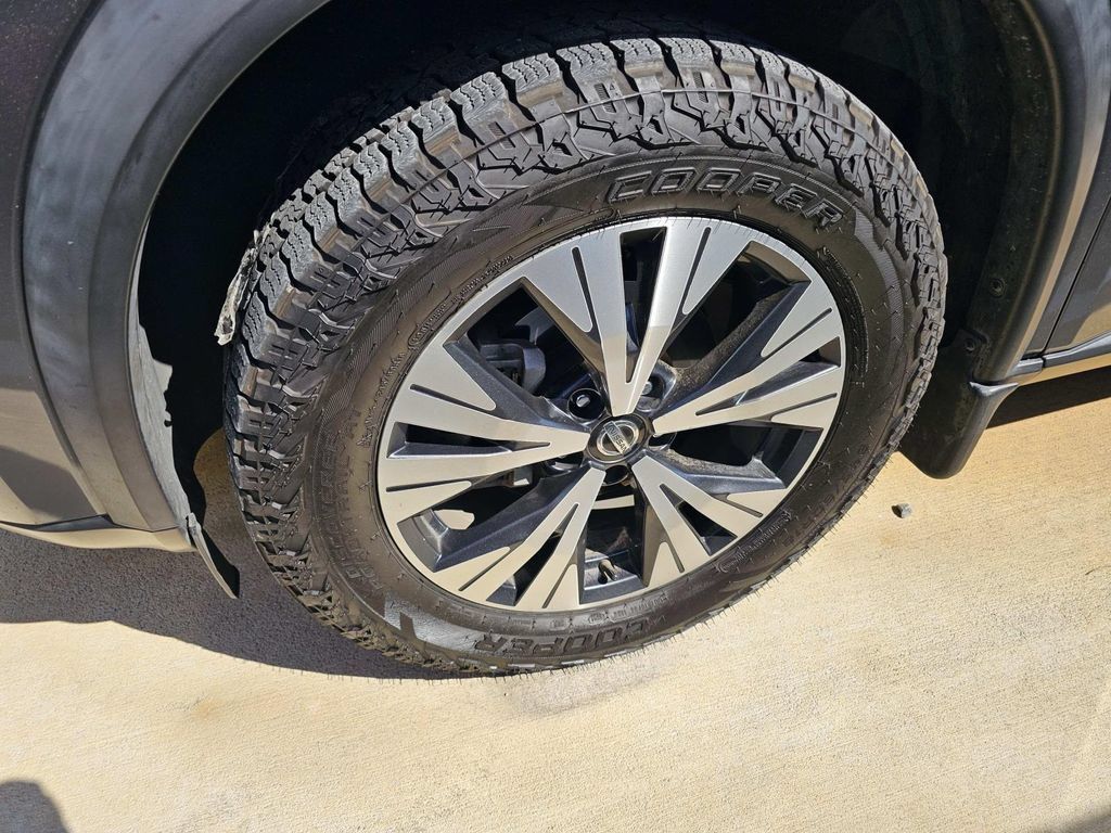 Used 2021 Nissan Rogue SV w/ Premium Package FWD image 11