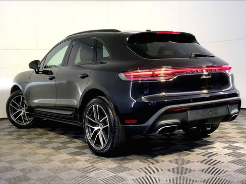 Certified 2025 Porsche Macan image 3
