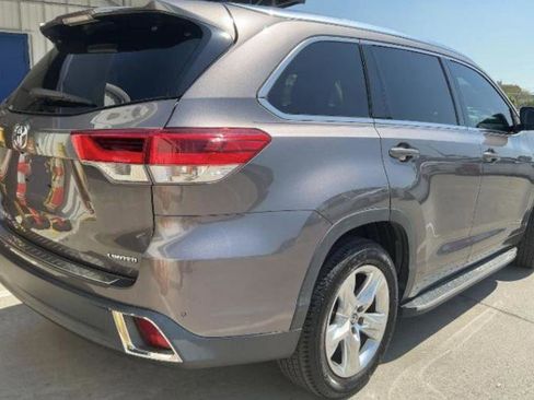 Used 2019 Toyota Highlander Limited image 3