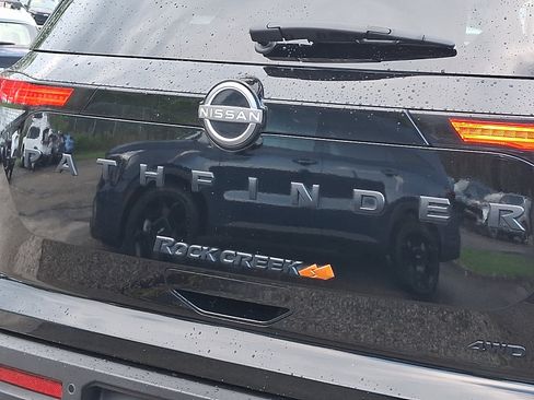 Used 2025 Nissan Pathfinder Rock Creek AWD/4WD image 30