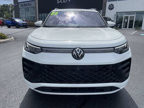 Used 2026 Volkswagen Tiguan SEL R-Line AWD/4WD image 2